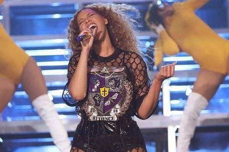 Beyoncé faz apresentação histórica no festival Coachella