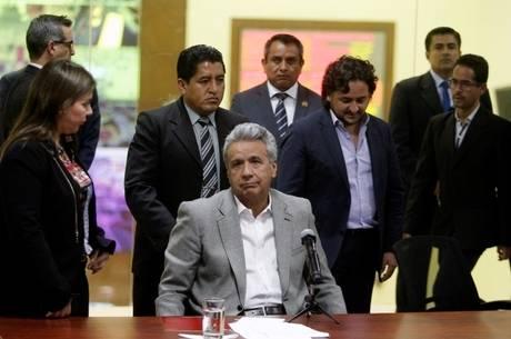 Equador diz ter detido 43 membros de grupo que matou...